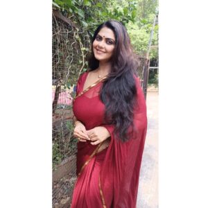 Rinku Ghosh Instagram - When we twin, pic toa banta hai na..
#picoftheday#indianwear#instagood