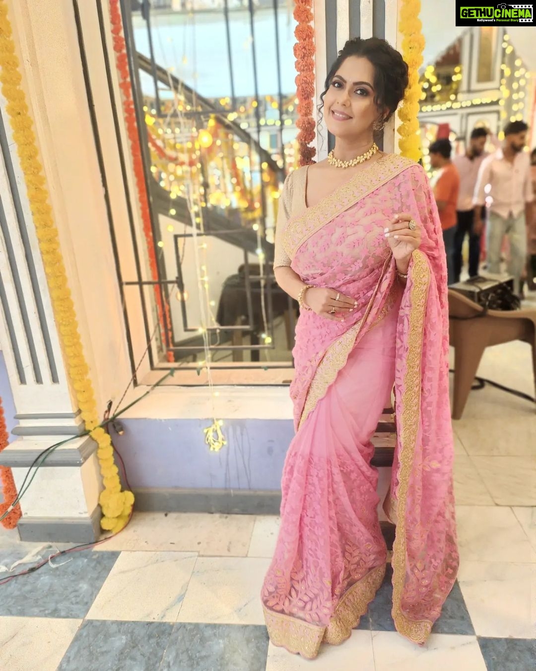 Rinku Ghosh Instagram - Living a graceful and charming life.. #instagood#picoftheday