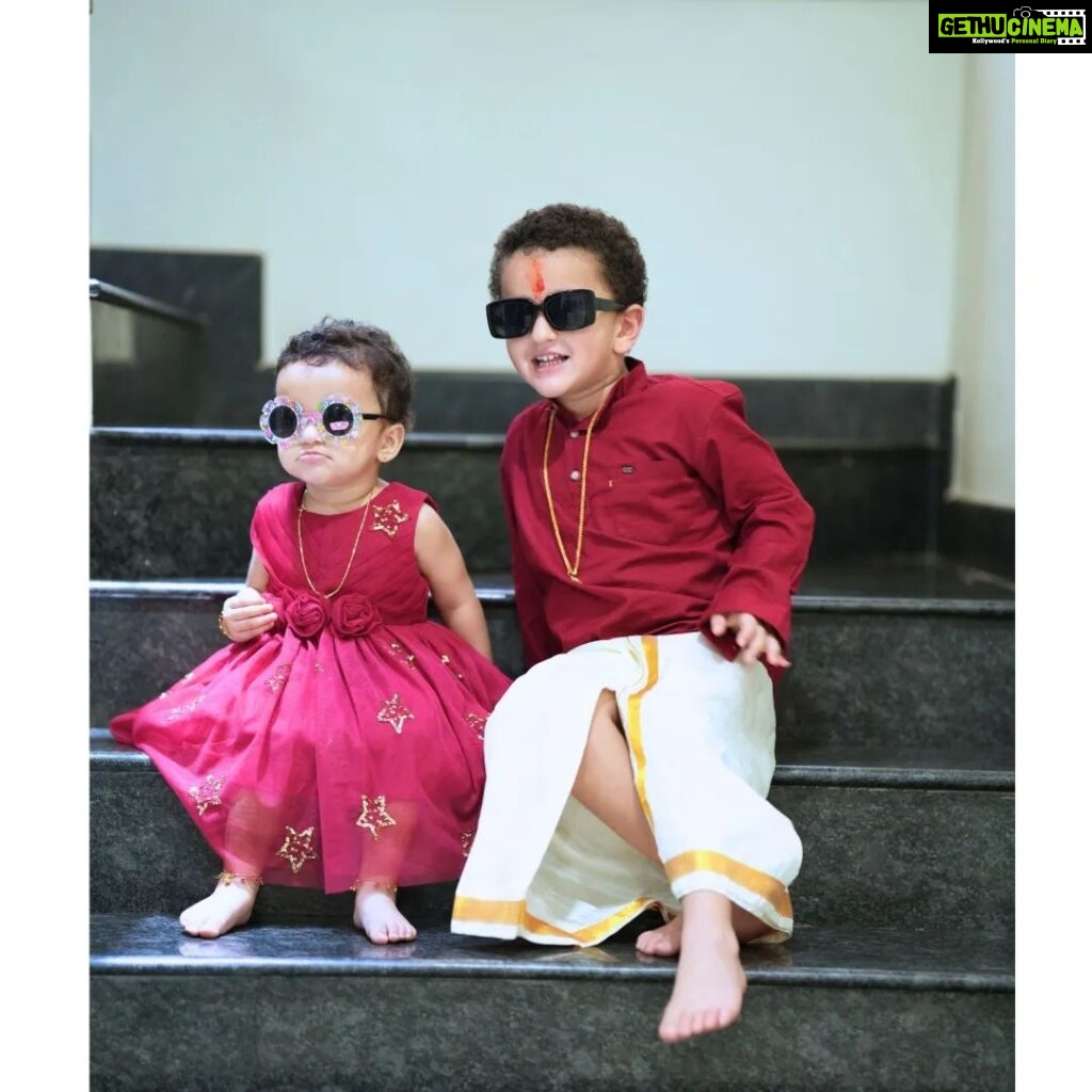 Rishab Shetty Instagram - ಅಣ್ಣ-ತಂಗಿಯ ಶಾಶ್ವತ ಬಂಧದ ಸಡಗರಕ್ಕೆ ಸಾಕ್ಷಿಯಾಗುವ ರಕ್ಷಾ ಬಂಧನದ ಶುಭಾಶಯಗಳು. A magical chapter which is all about the everlasting bond of a brother and sister. Pc: @vijeth_kundapura #raadyashetty #ranvitshetty #rakshabandhan❤️
