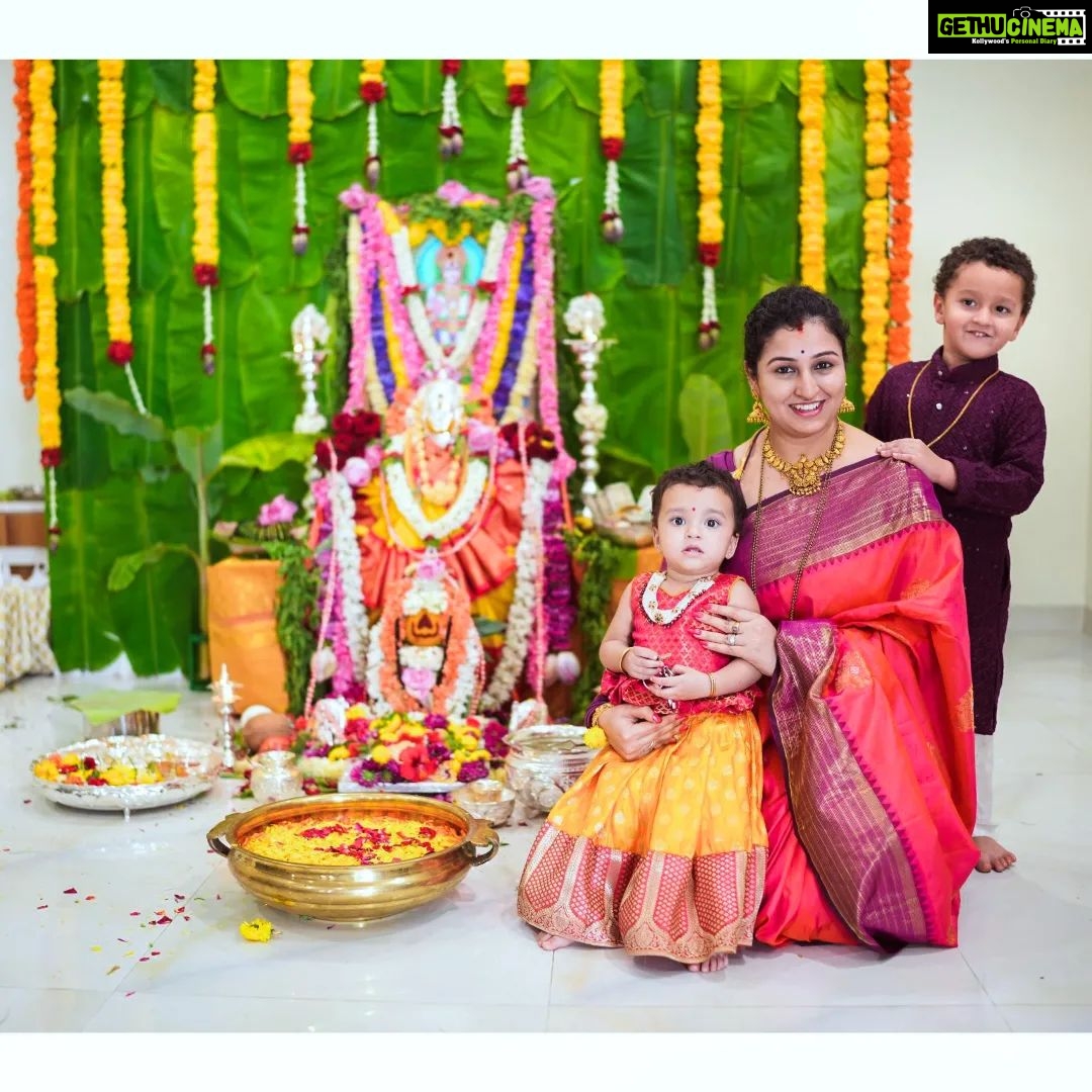 Rishab Shetty - 264.8K Likes - ಕಳೆದ ಶುಭ ಶುಕ್ರವಾರ ಸಂಭ್ರಮದ ವರಮಹಾಲಕ್ಷ್ಮೀ ಹಬ್ಬವನ್ನು ಆಚರಿಸಿದ ಕ್ಷಣಗಳು. ಆ ತಾಯಿ, ಎಲ್ಲರಿಗೂ ಆಯುರಾರೋಗ್ಯ ಐಶ್ವರ್ಯವನ್ನು ನೀಡಿ ಹರಸಲಿ.❤️
#varamahalakshmi #lakshmipooja