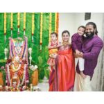 Rishab Shetty Instagram - ಕಳೆದ ಶುಭ ಶುಕ್ರವಾರ ಸಂಭ್ರಮದ ವರಮಹಾಲಕ್ಷ್ಮೀ ಹಬ್ಬವನ್ನು ಆಚರಿಸಿದ ಕ್ಷಣಗಳು. ಆ ತಾಯಿ, ಎಲ್ಲರಿಗೂ ಆಯುರಾರೋಗ್ಯ ಐಶ್ವರ್ಯವನ್ನು ನೀಡಿ ಹರಸಲಿ.❤️ #varamahalakshmi #lakshmipooja
