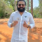 Rishab Shetty Instagram - ಪ್ರಜಾಪ್ರಭುತ್ವ ರಾಷ್ಟ್ರದ ಪ್ರಜೆಯಾಗಿರುವುದು ನಮಗೆ ಹೆಮ್ಮೆ. ಹಾಗೆಯೇ, ಮತ ಹಾಕುವುದು ನಮ್ಮ ಹಕ್ಕು ಮಾತ್ರವಲ್ಲ, ಜವಾಬ್ದಾರಿ ಕೂಡ.. ಉತ್ತಮ ಸಮಾಜದ ನಿರ್ಮಾಣಕ್ಕಾಗಿ, ಸಮರ್ಥ ಜನಪ್ರತಿನಿಧಿಯ ಆಯ್ಕೆಗಾಗಿ ತಪ್ಪದೇ ಮತ ಚಲಾಯಿಸಿ. I have voted for a better future of our Karnataka. Have you voted yet? #KarnatakaAssemblyElection2023 #VoteNow #OurRightOurVote