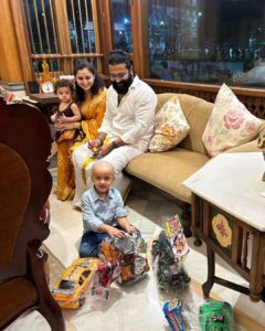 Rishab Shetty Instagram - ಇತ್ತೀಚೆಗೆ ಕುಟುಂಬ ಸಮೇತರಾಗಿ ಶ್ರೀಕ್ಷೇತ್ರ ಧರ್ಮಸ್ಥಳ ಹಾಗು ಕುಕ್ಕೆಗೆ ಭೇಟಿ ನೀಡಿ ದೇವರ ದರ್ಶನದ ಜೊತೆ ಧರ್ಮಾಧಿಕಾರಿಗಳಿಂದ ಆಶೀರ್ವಾದವನ್ನು ಪಡೆದೆವು.

#blessed #dharmasthala #kukesubramanyatemple