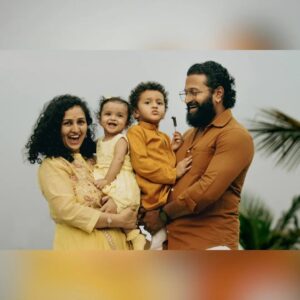 Rishab Shetty Instagram - Family💞

Photography @pixels_planet
#familytime #ranvitshetty #raadyashetty #rishabshetty #pragatishetty #family