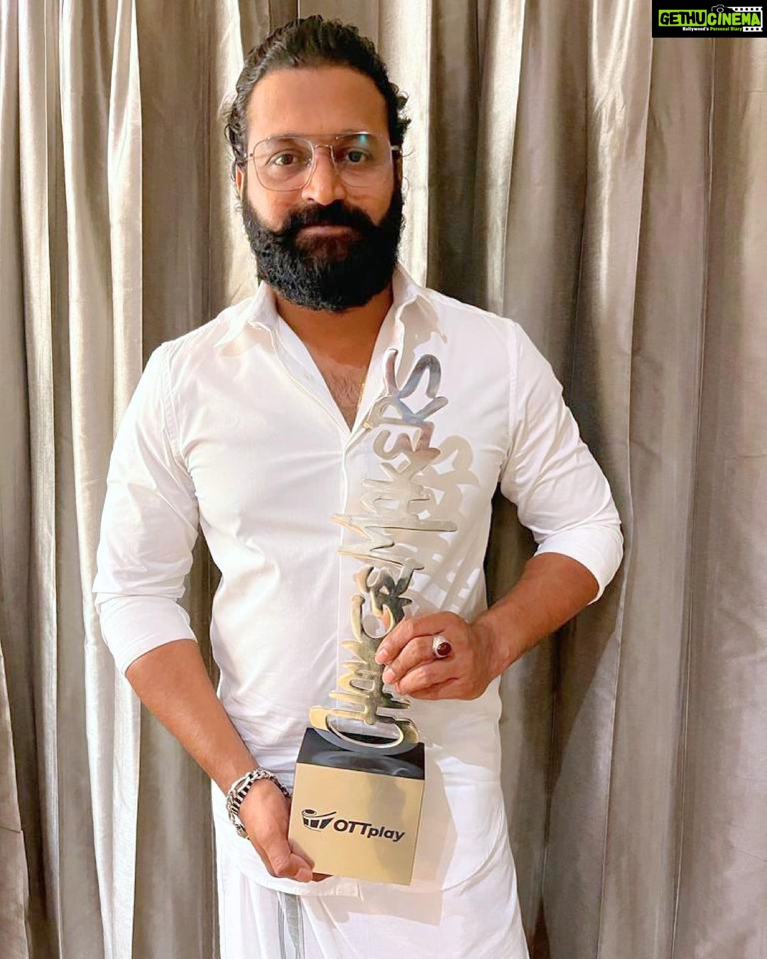 Rishab Shetty - 245.3K Likes - Flooded with Gratitude for #GameChangerOfTheYear award recieved from OTT Play.
ಕನ್ನಡಿಗರ ಆಶೀರ್ವಾದ ಮತ್ತು ಬೆಂಬಲಕ್ಕೆ ನಾನು ಸದಾ ಚಿರಋಣಿ.
#Kantara
@hombalefilms @vkiragandur @chaluvegowda @arvindskash @b_ajaneesh @pragathirishabshetty