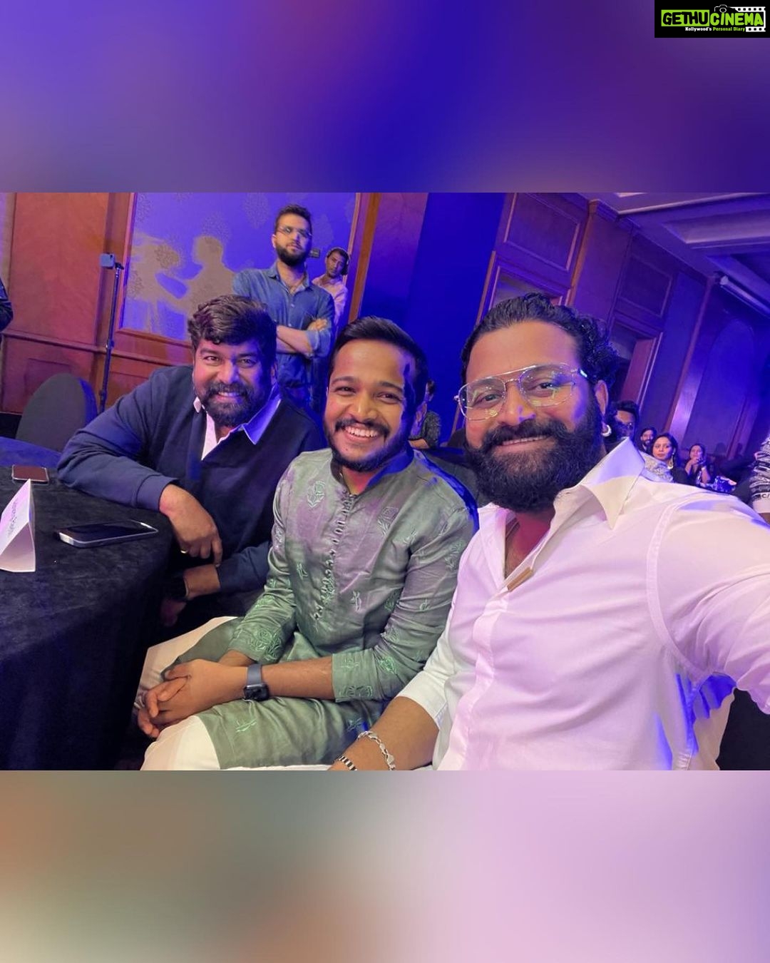 Rishab Shetty - 245.3K Likes - Flooded with Gratitude for #GameChangerOfTheYear award recieved from OTT Play.
ಕನ್ನಡಿಗರ ಆಶೀರ್ವಾದ ಮತ್ತು ಬೆಂಬಲಕ್ಕೆ ನಾನು ಸದಾ ಚಿರಋಣಿ.
#Kantara
@hombalefilms @vkiragandur @chaluvegowda @arvindskash @b_ajaneesh @pragathirishabshetty