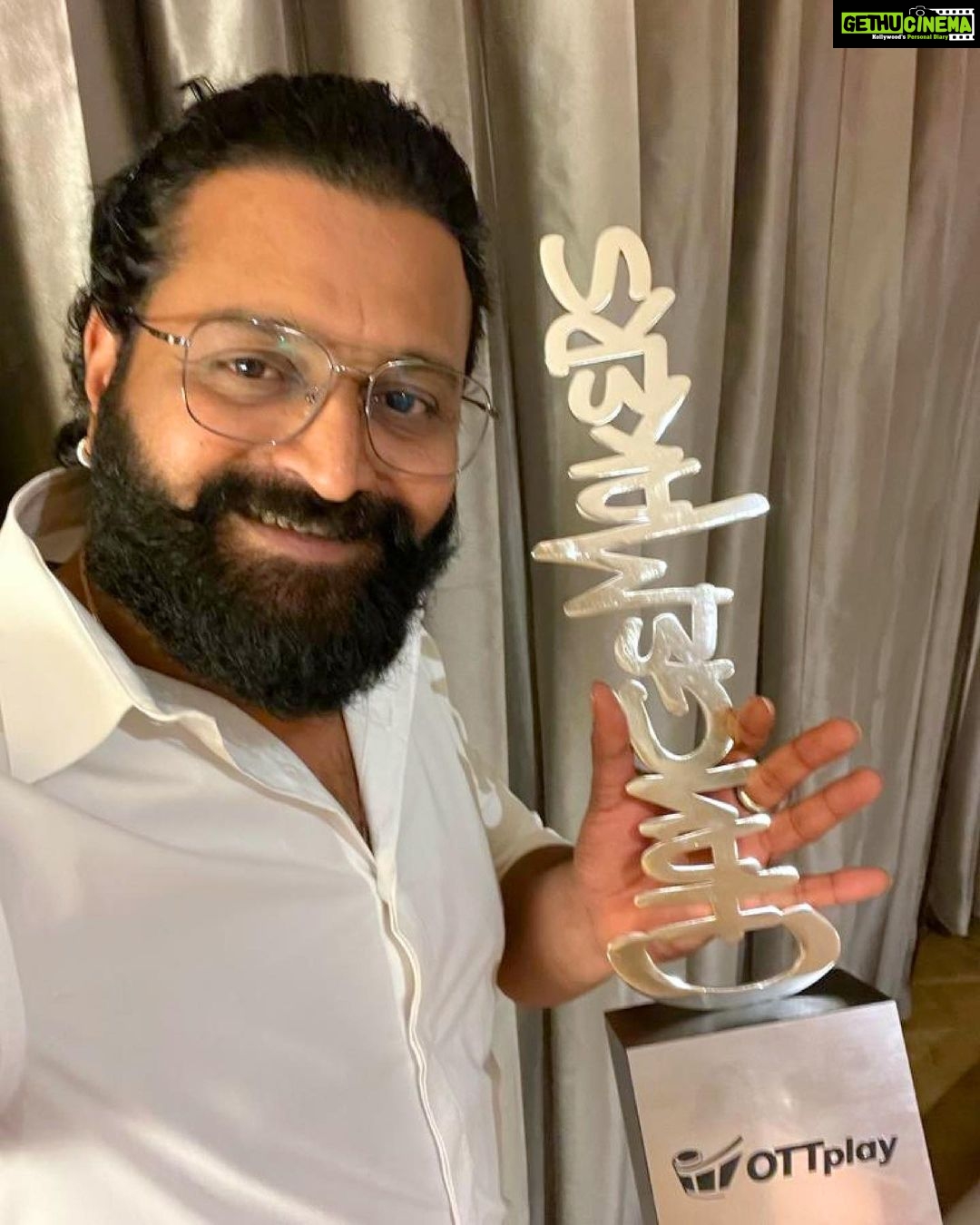 Rishab Shetty - 245.3K Likes - Flooded with Gratitude for #GameChangerOfTheYear award recieved from OTT Play.
ಕನ್ನಡಿಗರ ಆಶೀರ್ವಾದ ಮತ್ತು ಬೆಂಬಲಕ್ಕೆ ನಾನು ಸದಾ ಚಿರಋಣಿ.
#Kantara
@hombalefilms @vkiragandur @chaluvegowda @arvindskash @b_ajaneesh @pragathirishabshetty