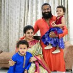 Rishab Shetty Instagram - ದೀಪಾವಳಿ ಹಬ್ಬದ ಶುಭಾಶಯಗಳು 🪔 ಬೆಳಕಿನ ಹಬ್ಬವು ಎಲ್ಲರ ಮನೆ ಮನೆಗಳಲ್ಲಿ ಸಂತೋಷವನ್ನು ಮೂಡಿಸಲಿ✨ Wish you all a Happy Deepavali! May the sparkling lights illuminate your life with joy, prosperity, and endless celebrations! #deepavali