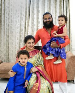 Rishab Shetty Instagram - ದೀಪಾವಳಿ ಹಬ್ಬದ ಶುಭಾಶಯಗಳು 🪔
ಬೆಳಕಿನ ಹಬ್ಬವು ಎಲ್ಲರ ಮನೆ ಮನೆಗಳಲ್ಲಿ ಸಂತೋಷವನ್ನು ಮೂಡಿಸಲಿ✨ 

Wish you all a Happy Deepavali!
May the sparkling lights  illuminate your life with joy, prosperity, and endless celebrations!

#deepavali