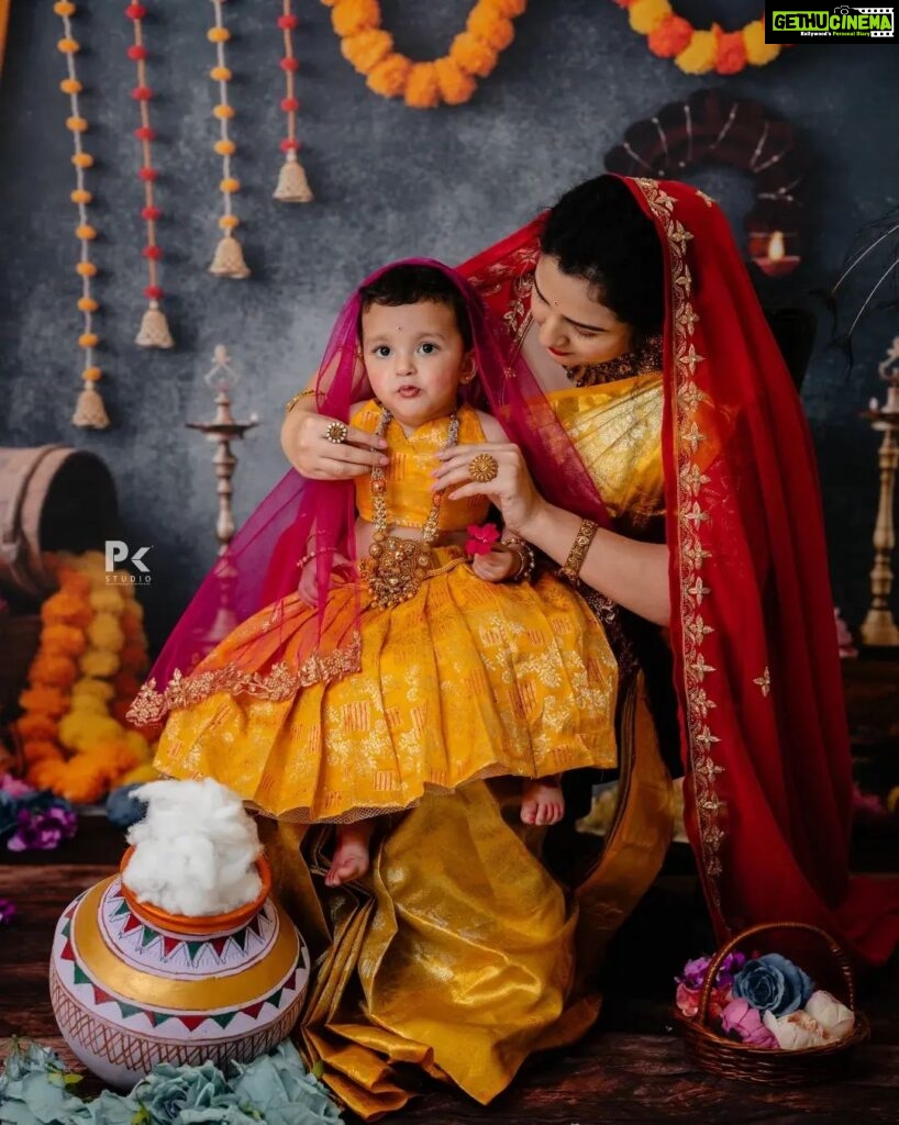 Rishab Shetty Instagram - ನಮ್ಮ ಮನೆಯ ಮುದ್ದು ರಾಧಾ ಕೃಷ್ಣರಿಂದ ಎಲ್ಲರಿಗೂ ಶ್ರೀಕೃಷ್ಣಜನ್ಮಾಷ್ಟಮಿಯ ಶುಭಾಶಯಗಳು! #krishnajanmashtmi