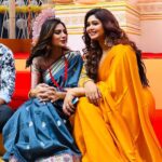 Ritabhari Chakraborty Instagram - Pujo Dump 🙏🏻 #durgapuja2023 🫶🏻 Picture details - Pic 1 - photo clicked on the day of inaugurations on chaturthi. 2. My bonila Nusrat and i in deshapriya park after finishing judgement for T2 3. Me and Doc @tottichatterjee making it up on Laxmi puja with a selfie because we were too tired to click one on Ashtami (sigh! I looked like a million dollars 🤣 ) 4. Trying my hands on dhaak on shashthi in Behala. 5. Carnival representing Dakshinpara with this fabulous team. Trina and Neil even gave a kick ass performance. While me and Swastika di did our round of catching up on gossip 🤣 Priyadarshini is always graceful and beautiful. Koushani was breath taking with her gold and white saree. 6. I just lovvvved my look for Jamai babu’s house bhog lunch on Navami. So a selfie. 7. Family lunch hosted by me at The Park on Saptami. 8. Picture clicked by bonila Nusrat Jahan. 9. Negotiating a selfie deal with a 10 year old if she does her home work on time - in a puja me and Abir Da visited on Navami. 10. Mohila Kumor - felicitated these icons with ponds in Deshapriya Park on Ashtami morning. Got so much love. Hope to tell their stories some day