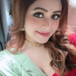 Ritabhari Chakraborty Instagram - Pujo Dump 🙏🏻 #durgapuja2023 🫶🏻 Picture details - Pic 1 - photo clicked on the day of inaugurations on chaturthi. 2. My bonila Nusrat and i in deshapriya park after finishing judgement for T2 3. Me and Doc @tottichatterjee making it up on Laxmi puja with a selfie because we were too tired to click one on Ashtami (sigh! I looked like a million dollars 🤣 ) 4. Trying my hands on dhaak on shashthi in Behala. 5. Carnival representing Dakshinpara with this fabulous team. Trina and Neil even gave a kick ass performance. While me and Swastika di did our round of catching up on gossip 🤣 Priyadarshini is always graceful and beautiful. Koushani was breath taking with her gold and white saree. 6. I just lovvvved my look for Jamai babu’s house bhog lunch on Navami. So a selfie. 7. Family lunch hosted by me at The Park on Saptami. 8. Picture clicked by bonila Nusrat Jahan. 9. Negotiating a selfie deal with a 10 year old if she does her home work on time - in a puja me and Abir Da visited on Navami. 10. Mohila Kumor - felicitated these icons with ponds in Deshapriya Park on Ashtami morning. Got so much love. Hope to tell their stories some day