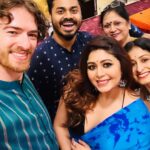 Ritabhari Chakraborty Instagram - Pujo Dump 🙏🏻 #durgapuja2023 🫶🏻 Picture details - Pic 1 - photo clicked on the day of inaugurations on chaturthi. 2. My bonila Nusrat and i in deshapriya park after finishing judgement for T2 3. Me and Doc @tottichatterjee making it up on Laxmi puja with a selfie because we were too tired to click one on Ashtami (sigh! I looked like a million dollars 🤣 ) 4. Trying my hands on dhaak on shashthi in Behala. 5. Carnival representing Dakshinpara with this fabulous team. Trina and Neil even gave a kick ass performance. While me and Swastika di did our round of catching up on gossip 🤣 Priyadarshini is always graceful and beautiful. Koushani was breath taking with her gold and white saree. 6. I just lovvvved my look for Jamai babu’s house bhog lunch on Navami. So a selfie. 7. Family lunch hosted by me at The Park on Saptami. 8. Picture clicked by bonila Nusrat Jahan. 9. Negotiating a selfie deal with a 10 year old if she does her home work on time - in a puja me and Abir Da visited on Navami. 10. Mohila Kumor - felicitated these icons with ponds in Deshapriya Park on Ashtami morning. Got so much love. Hope to tell their stories some day