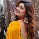 Ritabhari Chakraborty Instagram - Pujo Dump 🙏🏻 #durgapuja2023 🫶🏻 Picture details - Pic 1 - photo clicked on the day of inaugurations on chaturthi. 2. My bonila Nusrat and i in deshapriya park after finishing judgement for T2 3. Me and Doc @tottichatterjee making it up on Laxmi puja with a selfie because we were too tired to click one on Ashtami (sigh! I looked like a million dollars 🤣 ) 4. Trying my hands on dhaak on shashthi in Behala. 5. Carnival representing Dakshinpara with this fabulous team. Trina and Neil even gave a kick ass performance. While me and Swastika di did our round of catching up on gossip 🤣 Priyadarshini is always graceful and beautiful. Koushani was breath taking with her gold and white saree. 6. I just lovvvved my look for Jamai babu’s house bhog lunch on Navami. So a selfie. 7. Family lunch hosted by me at The Park on Saptami. 8. Picture clicked by bonila Nusrat Jahan. 9. Negotiating a selfie deal with a 10 year old if she does her home work on time - in a puja me and Abir Da visited on Navami. 10. Mohila Kumor - felicitated these icons with ponds in Deshapriya Park on Ashtami morning. Got so much love. Hope to tell their stories some day