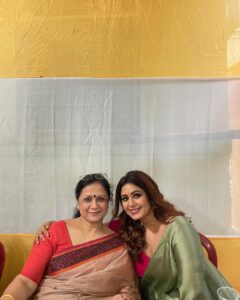 Ritabhari Chakraborty Instagram - Didi aar Jamai Babur Barir Pujo 🫶🏻 Shubha Navami Tomaderke #durgapuja2023