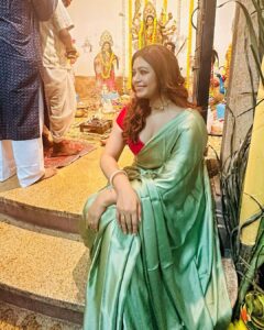 Ritabhari Chakraborty Instagram - Didi aar Jamai Babur Barir Pujo 🫶🏻 Shubha Navami Tomaderke #durgapuja2023