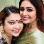 Ritabhari Chakraborty Instagram – Didi aar Jamai Babur Barir Pujo 🫶🏻 Shubha Navami Tomaderke #durgapuja2023