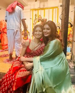 Ritabhari Chakraborty Instagram - Didi aar Jamai Babur Barir Pujo 🫶🏻 Shubha Navami Tomaderke #durgapuja2023