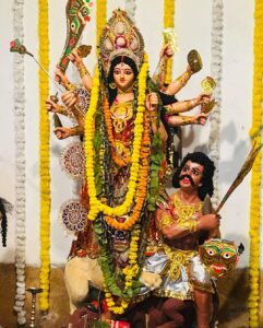Ritabhari Chakraborty Instagram - Didi aar Jamai Babur Barir Pujo 🫶🏻 Shubha Navami Tomaderke #durgapuja2023