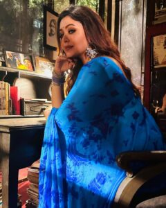 Ritabhari Chakraborty Instagram - Ritabhari na Nilambari? 🫢 #talaprattoy dekhechho tomra? #durgapuja2023