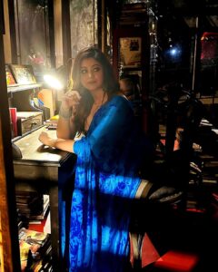 Ritabhari Chakraborty Instagram - Ritabhari na Nilambari? 🫢 #talaprattoy dekhechho tomra? #durgapuja2023
