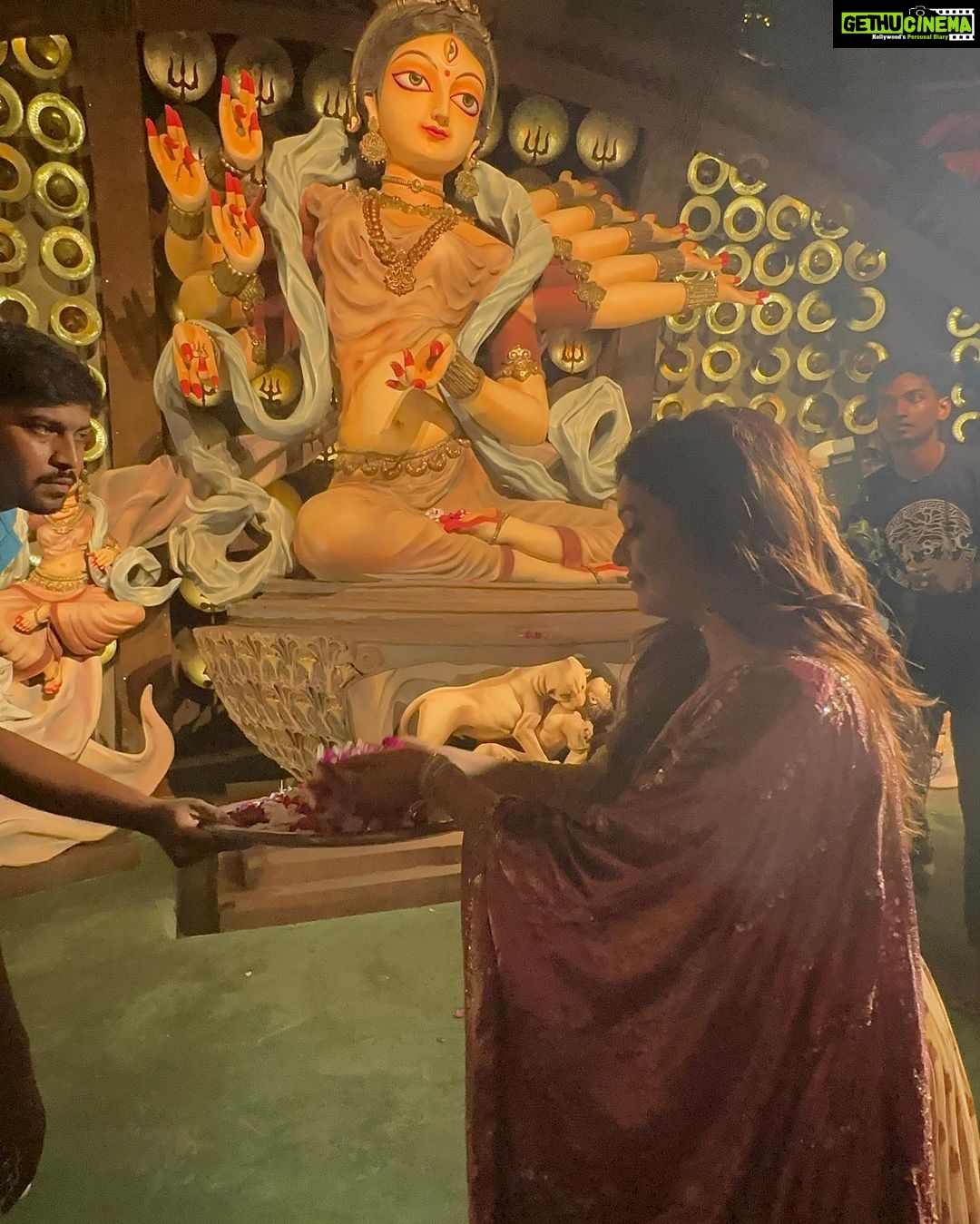 Ritabhari Chakraborty Instagram - শুভ ষষ্ঠী 🙏🏻 Amar kochi kacha der sathe from “ideal school for the deaf” kichhu chobi share korlam pujote notum jama paoar diner aar prothom pujo darshan Dakshin Para Durgotsav a 🫶🏻 Tomader Pujo khub bhalo katuk. Onek onek ador aar bhalobasha. #durgapuja2023 Kolkata - The City of Joy