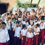 Ritabhari Chakraborty Instagram – শুভ ষষ্ঠী 🙏🏻 
Amar kochi kacha der sathe from “ideal school for the deaf” kichhu chobi share korlam pujote notum jama paoar diner aar prothom pujo darshan Dakshin Para Durgotsav a 🫶🏻 Tomader Pujo khub bhalo katuk. Onek onek ador aar bhalobasha. #durgapuja2023 Kolkata – The City of Joy