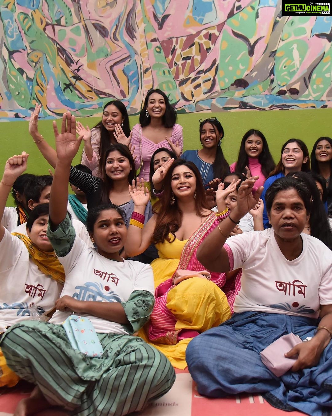 Ritabhari Chakraborty Instagram - Can you imagine your family leaving you on the streets just because your mind needs help? My heart is full today after visiting Ishwar Sankalpa( a shelter for homeless women with psychological disabilities who are rescued from the streets of Kolkata). I can't even imagine what it is like to not be wanted by your own family. My series NANDINI stands for the cause that no human is unwanted. I shared my launch day of Nandini with these Nandinis❤️ #AmiNandini. Nandini streaming on #Addatimes! Thanking these Nandinis for joining me today - @snehaa6943 @cuty_beauty_khan @sudeshnaworld @trendsbychitra @diya_mukherjee_official @kankadas @_ashwariya_mukherjee_official @ushoshisengupta @prettysheis.official @i.preranadas @jiyakhan2230 #metaindia