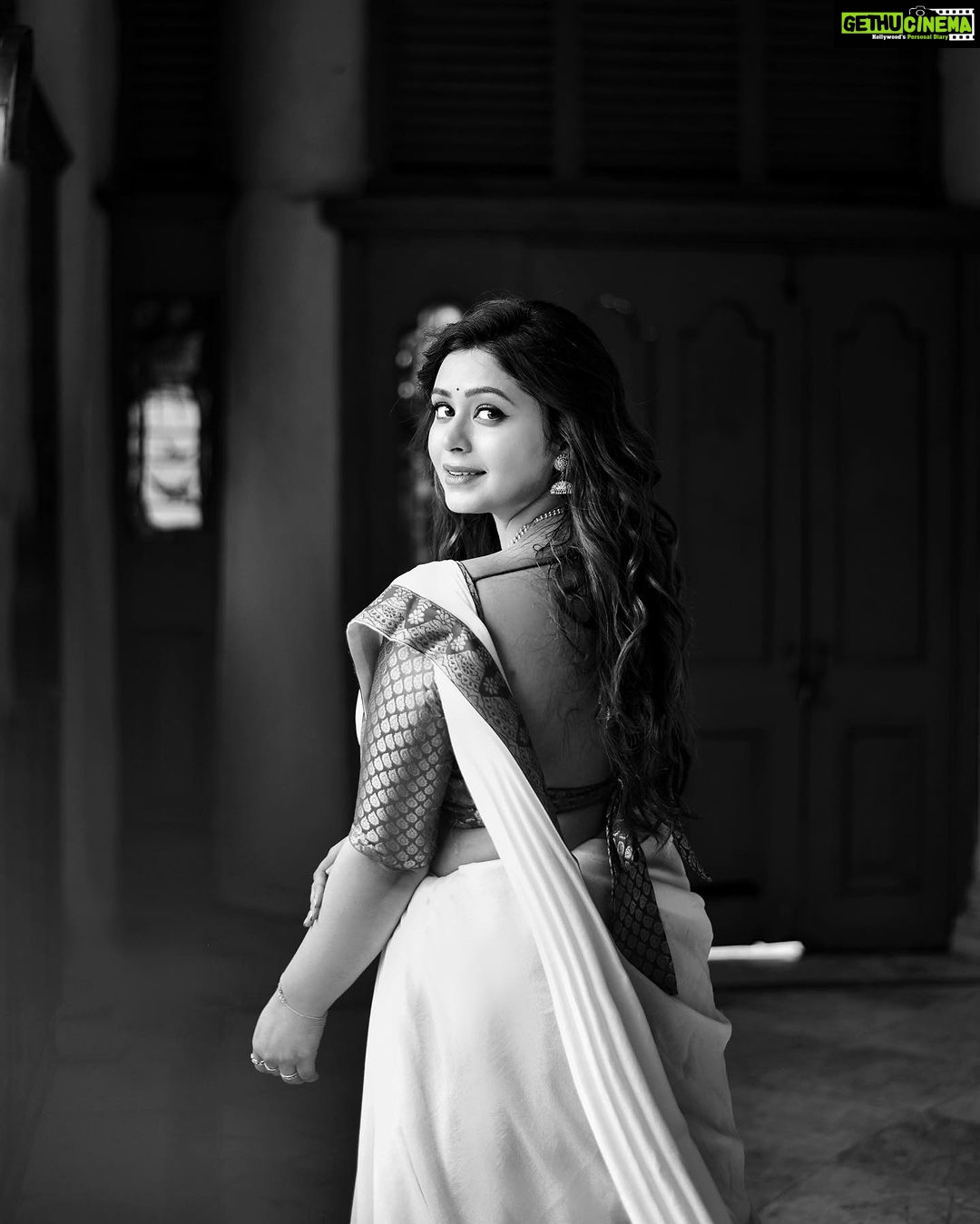 Ritabhari Chakraborty Instagram - পুজো পুজো গন্ধ… Pc @rb_photography999
