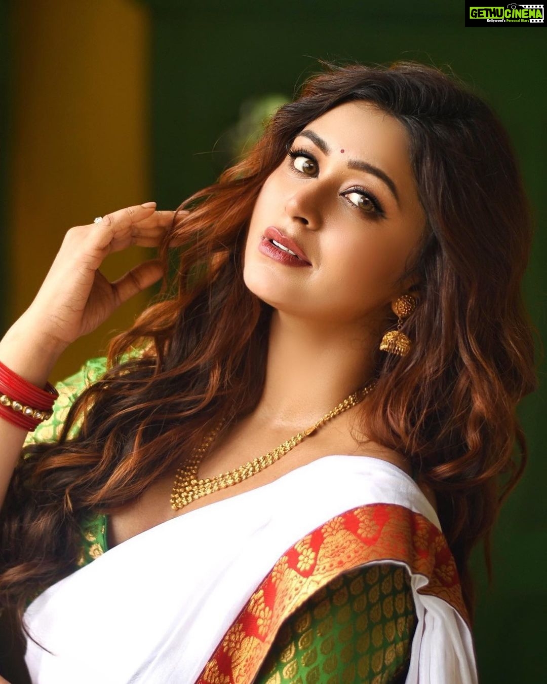 Ritabhari Chakraborty Instagram - পুজো পুজো গন্ধ… Pc @rb_photography999