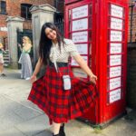 Ritabhari Chakraborty Instagram - Maa aar Mashike nie UK bhraman 🌚 Nije toh edesh odesh bidesh koto berai - gato chobir schedule a maake aar mashike nie gechilam - koto anondo holo! Sotti boro hole maa - mashi bondhur moton hoe jaye - so as addressed by Moinak Bhowmick - “Ami aar amar girlfriends”. London, United Kingdom