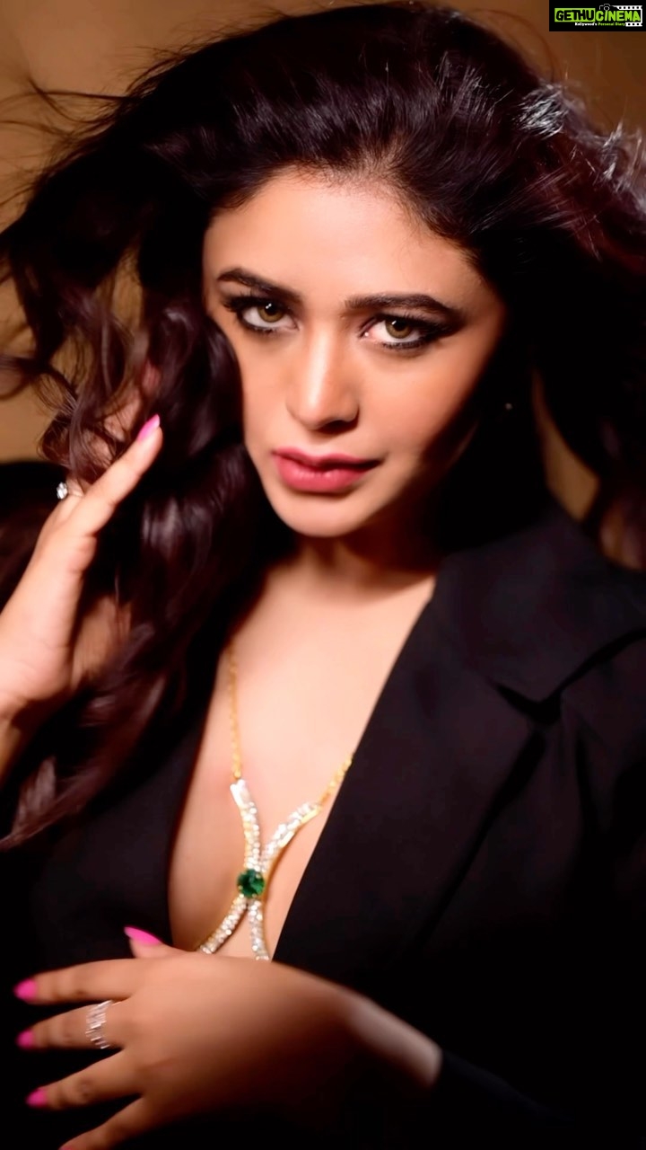 Ritabhari Chakraborty Instagram - Lately, I’ve been moving close to the edge Still be lookin’ my best I stay on the beat, you can count on me I ain’t missin’ no steps…
