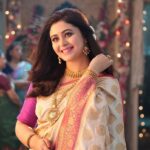 Ritabhari Chakraborty Instagram - Pujor aar kodin? @kalyanjewellers_official