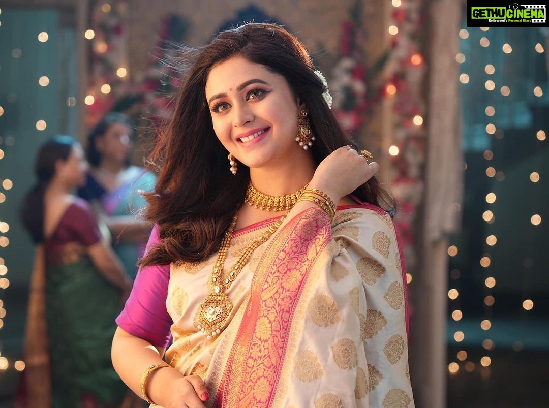 Ritabhari Chakraborty Instagram - Pujor aar kodin? @kalyanjewellers_official