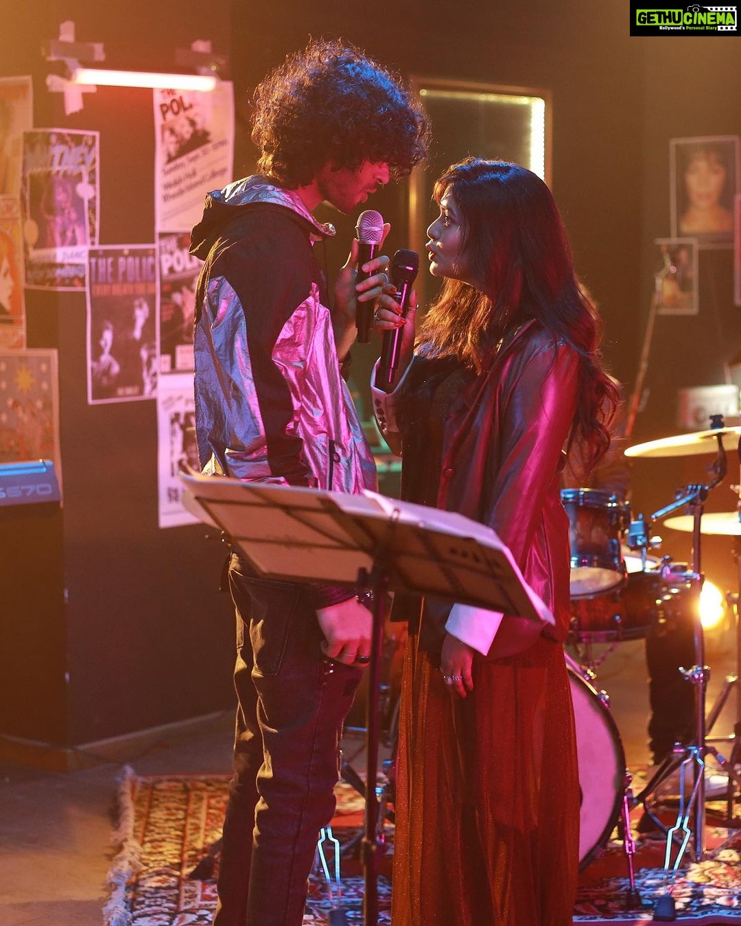 Ritabhari Chakraborty Instagram - Not all love stories are movies! Some are music, some are poetry and some are unsaid verses. The love bound by music in Time is here for you! Time by @nikhitagandhiofficial @sambitc out now! Video link in my bio.