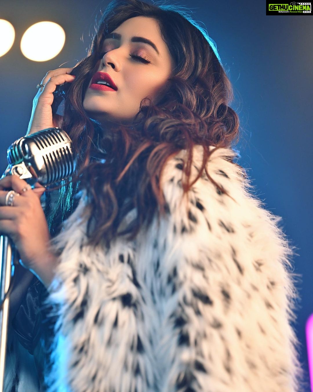 Ritabhari Chakraborty Instagram - Finally revealing this new Avatar of mine from our song “Time” releasing in 3 days! Can’t wait to show you guys what we have created ❤️3 days to go!! @nikhitagandhiofficial @sambitc @josh_e_martin
