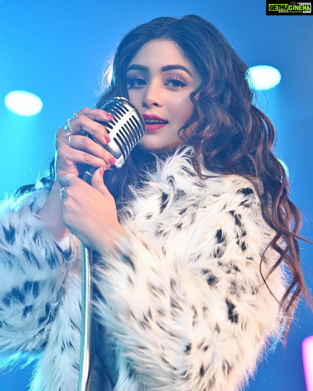 Ritabhari Chakraborty Instagram - Finally revealing this new Avatar of mine from our song “Time” releasing in 3 days! Can’t wait to show you guys what we have created ❤️3 days to go!! @nikhitagandhiofficial @sambitc @josh_e_martin