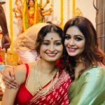 Ritabhari Chakraborty Instagram – Didi aar Jamai Babur Barir Pujo 🫶🏻 Shubha Navami Tomaderke #durgapuja2023