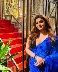Ritabhari Chakraborty Instagram - Ritabhari na Nilambari? 🫢 #talaprattoy dekhechho tomra? #durgapuja2023