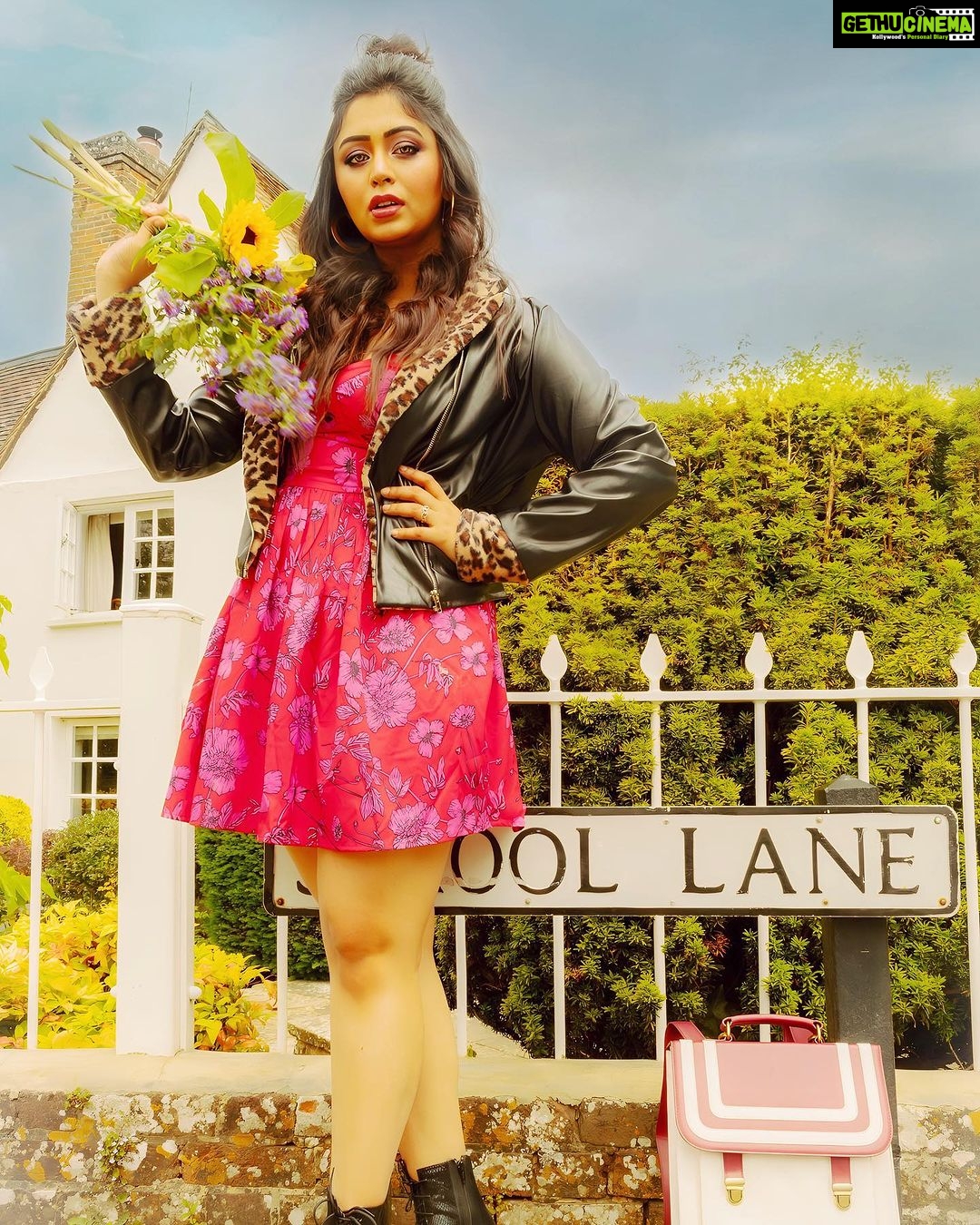 Ritabhari Chakraborty Instagram - Country girl ❤️ @theater.xyz Bag and shoes is what this country girl loves ❤️❤️ London, United Kingdom
