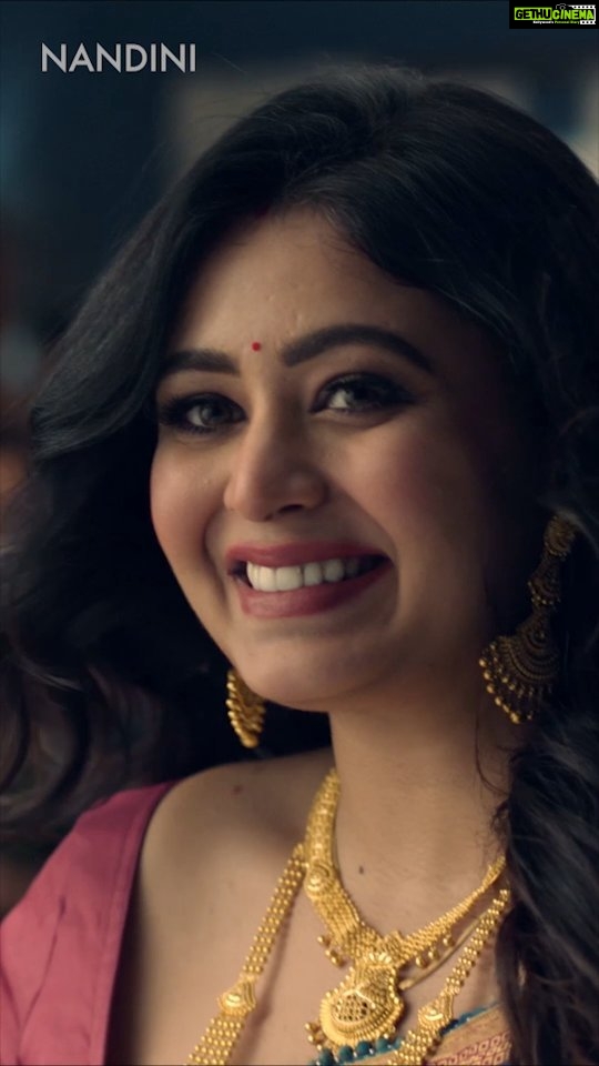 Ritabhari Chakraborty Instagram - The first song #ChhottoShonarGaan from #Nandini is out now! Series directed by #FalakMir, Streaming Now only on #Addatimes @ritabhari_chakraborty @kinjalnanda_official @debjani_majo @anushkap_official @rishi_panda #AddaEkhonJomJomat #Addatimes2023 #NewSeries #ThisPuja #ProudOfMyNandini #Puja2023