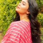 Ritabhari Chakraborty Instagram - Mood - Soaking in the sun in a country home in UK with my comforting and bright @truebrowns collection. 💕 Could i be more grateful? (Read that in Chandler Bing’s voice) Photos @josh_e_martin Hair @simaghosh4222 Look @arjun_das_makeup_artist Coordinated by @madhuja.bhowmick Puttenham Common