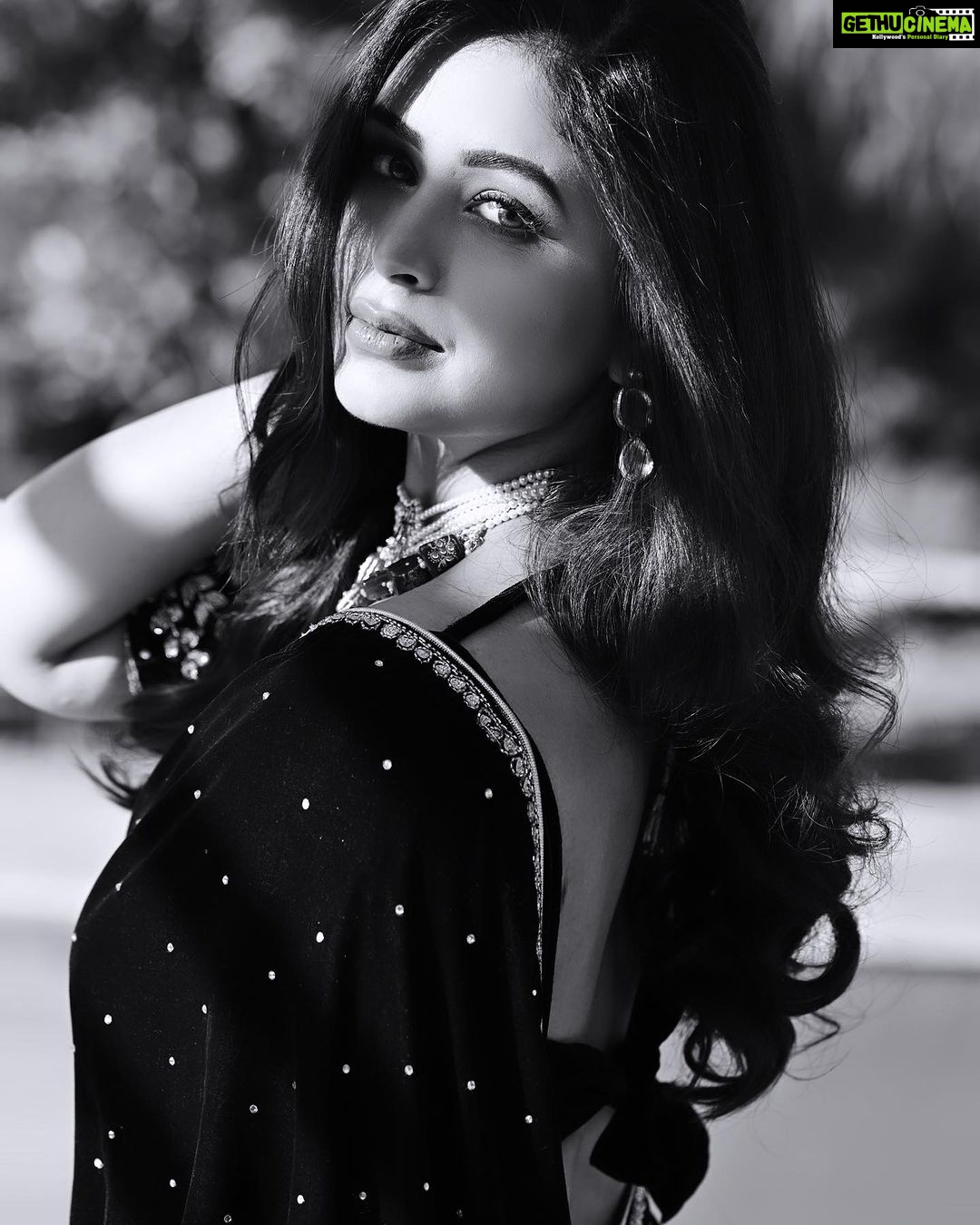 Ritabhari Chakraborty Instagram - Light and Shadow 🖤✨🖤
