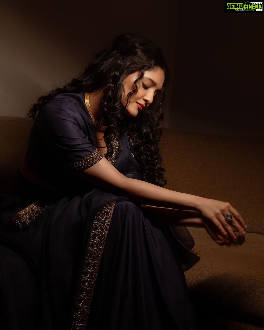 Ritika Singh - 383.4K Likes - 🩵🦋
Photography @bharanikumar_
Makeup @makeupwithshruthi
Hair @suganthi.themua
Outfit @nisharahmed_
Styling @keerthysampath
Jewellery @divasmantra