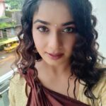 Ritu Singh Instagram – #ladki #kharab kar dee……😅

Halanki is gane ka meaning bahot hi pyara hai . Par ?

Sirf lines pe jaein to …

koi bhi kisi ko kharab nahi karta ,ye mai danke ke chot pe bol sakti hu ,
achcha aur kharab hona sab upne hanth me hota hai 😄😄😄

This is not only a line , it is my experience ❤️
