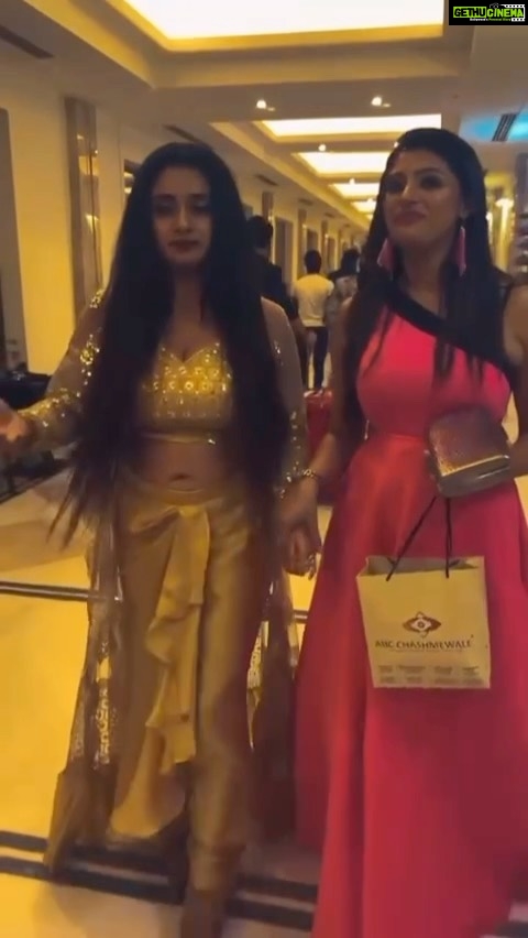 Ritu Singh Instagram - HAPPY BIRTHDAY FRIEND! YOU DESERVE ALL THE HAPPINESS IN THE WORLD BECAUSE YOU ARE SUCH A GREAT PERSON AND A WONDERFUL FRIEND OF MINE. May God Bless You❤️😇😘🤗🎂🥰 #birthday #wish #love #friendship #masti #ootd #picoftheday #smile #instagood #party #blessed #instadaily #cute #loveyou #godbless