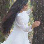 Ritu Singh Instagram - My soul steers me into nature’s silence⚪️🌳