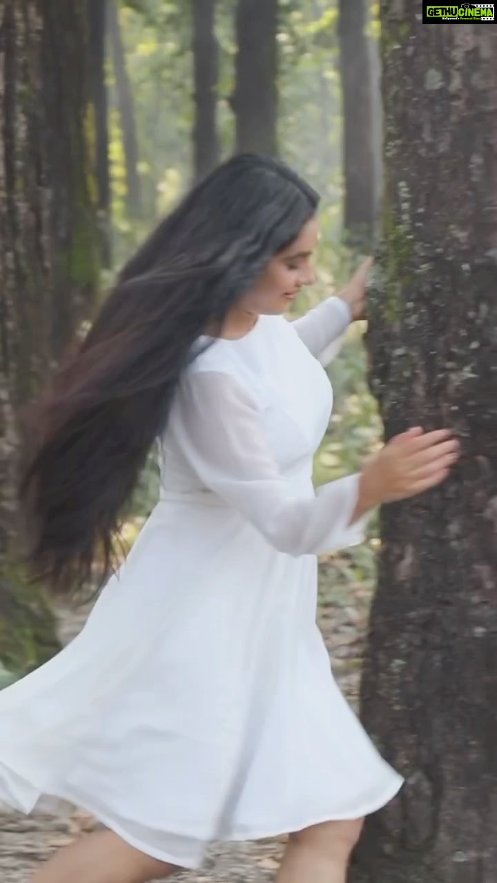 Ritu Singh Instagram - My soul steers me into nature’s silence⚪️🌳