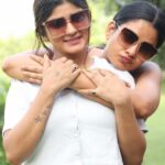 Ritu Singh Instagram – A group of three is always the best 

#threegirls #oneofthree #wildandthree #justthethreeofus #roundthree #thesethree #girlsgirlsgirls #girlsday #friendstime #captions #timepiece #special_shots #beauties😍

Special thanks to @pankaj_saxena_photographer 💫
