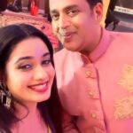 Ritu Singh Instagram - जन्मदिन की हार्दिक-हार्दिक शुभकामनाएँ हमारे माननीय सांसद #gorakhpur एवम् हमारे supersenior @ravikishann ji को ⭐️ ईश्वर से हमेशा आपकी दीर्घायु की कामना है 🦁🙏